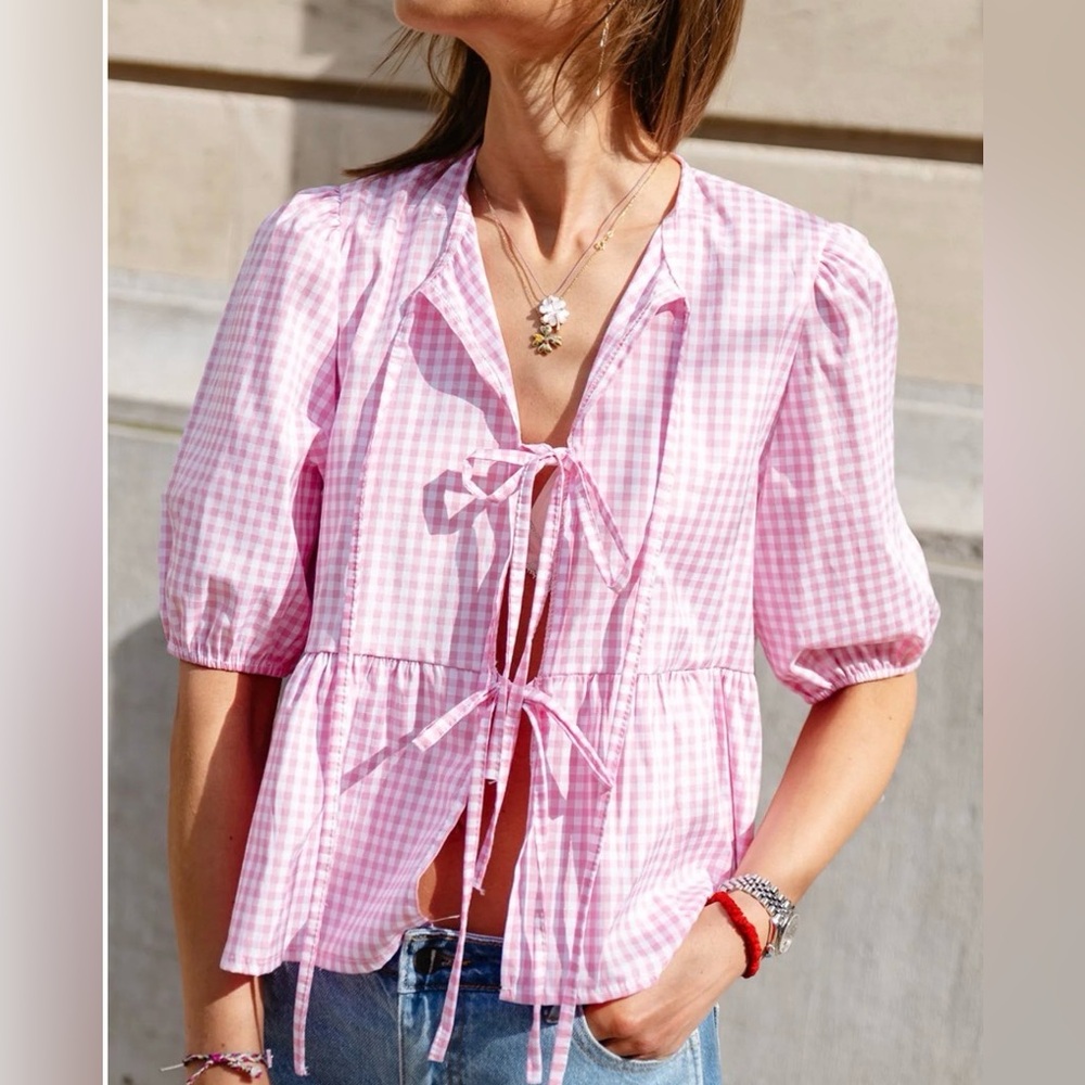 Amazon gingham print white/pink ties in front puff sleeve - medium